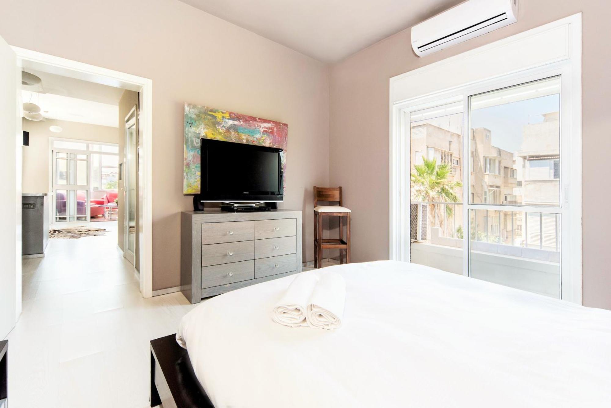Appartamento Stunning 2Bd W/ Private Balcony By Sea N' Rent Tel Aviv Esterno foto